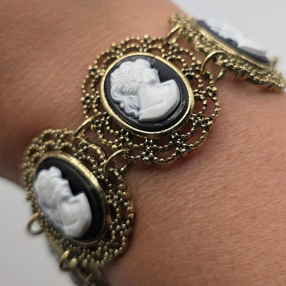 LHY Vintage Style Cameo Bracelet Gold Tone Black White Victorian Filigree Link
